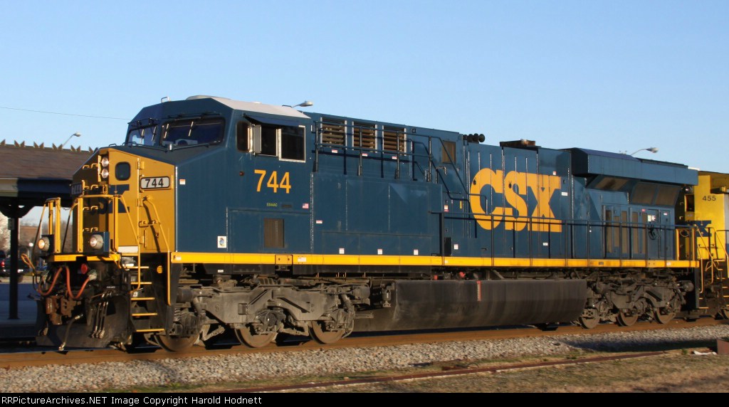 CSX 744 has yet to receive its lightning bolt decals